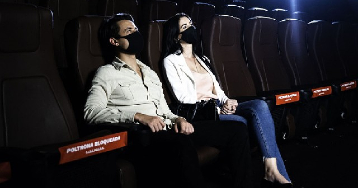 Após sete meses, cinemas retomam as atividades