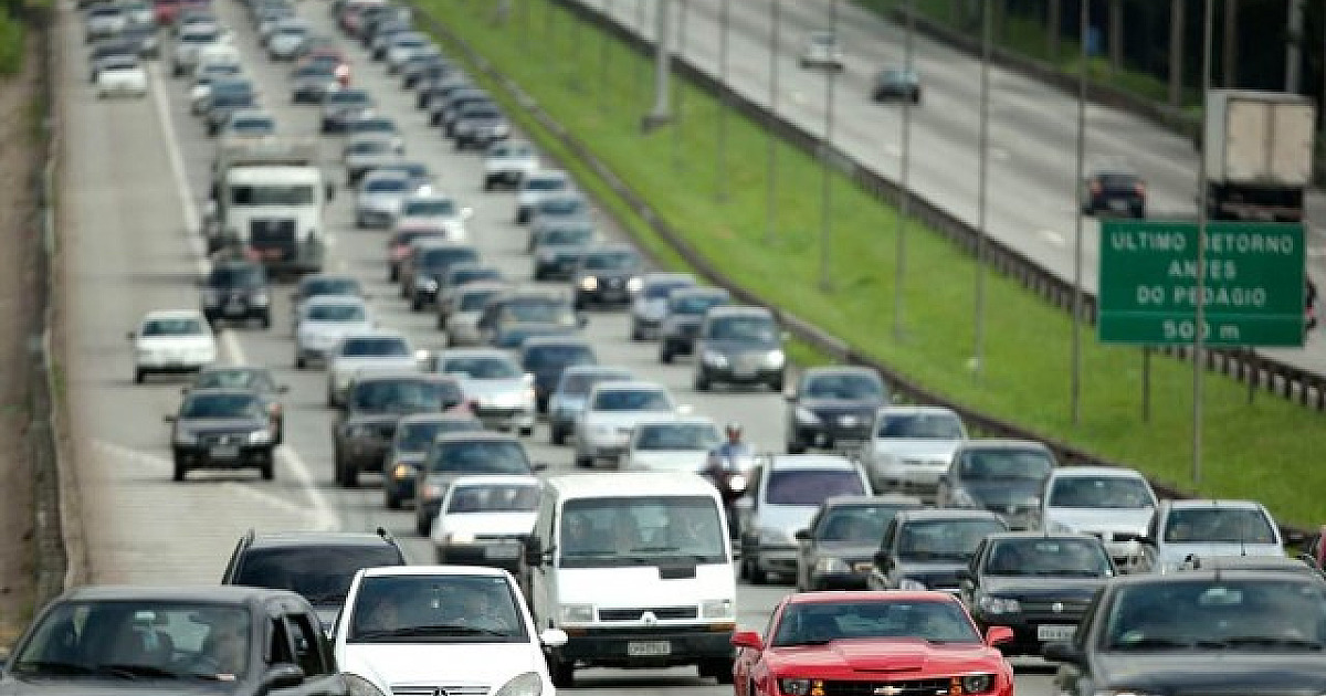 Em novembro, proprietários de veículos com placas de final 9 precisam fazer o licenciamento