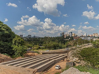 Obra de ligação da Av. Café do Ponto à ponte Antonio Macedo Arantes está em ritmo acelerado, diz a p