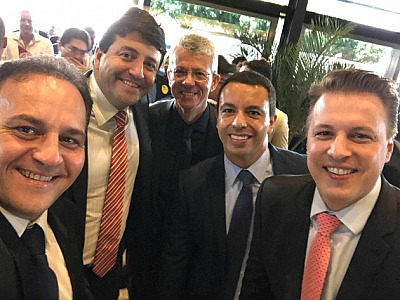 Prefeitos firmam convênio de internet em Brasília