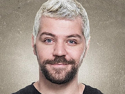 Humorista Victor Sarro apresenta seu show “A Quinta Série Ainda Vive” em Santana de Parnaíba