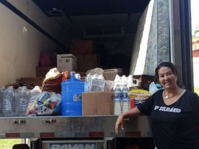 Moradores se unem para ajudar famílias prejudicadas pelas chuvas