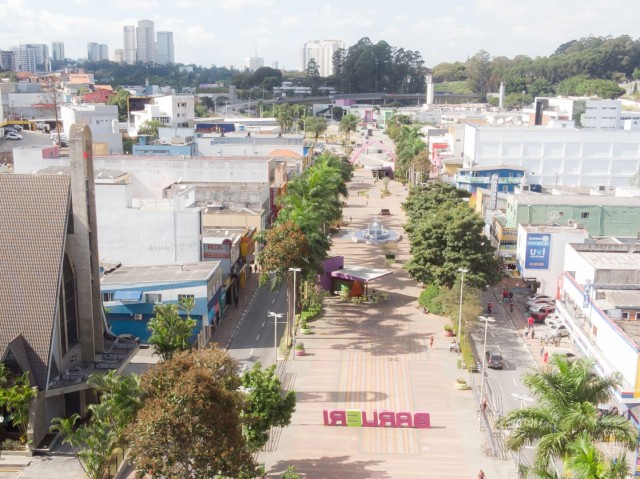 83% dos moradores não foram aos comércios reabertos, diz enquete
