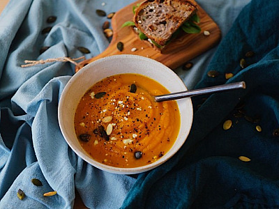 3 receitas fáceis de sopas e caldos para aquecer