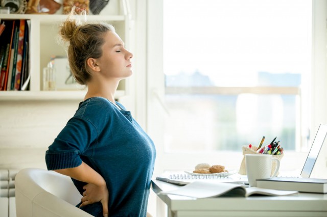 6 cuidados para prevenir e tratar dores musculares durante o home office na quarentena