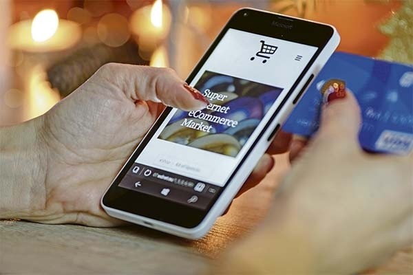 15% dos brasileiros fazem compra de supermercado pela internet