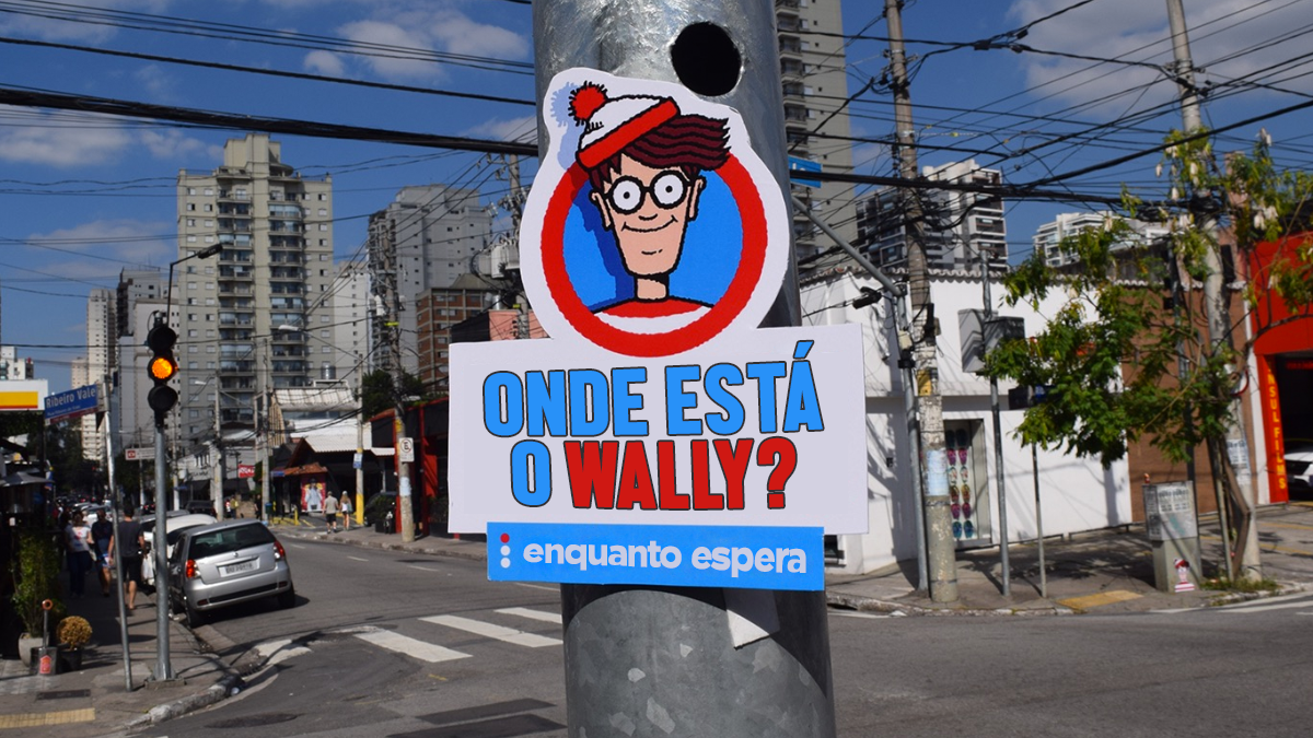 “Onde está Wally?” é utilizado para cobrar mais atenção dos pedestres ao atravessar a faixa
