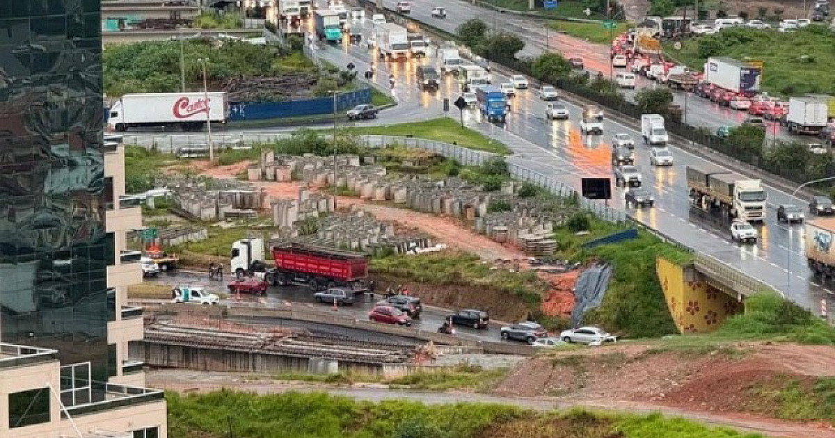Caminhão atropela motociclista em Barueri na tarde desta segunda-feira (28)
