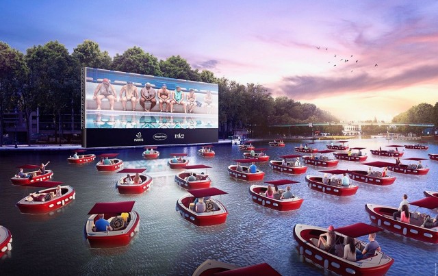 Na onda do drive-in, Paris lança ‘cinema flutuante’