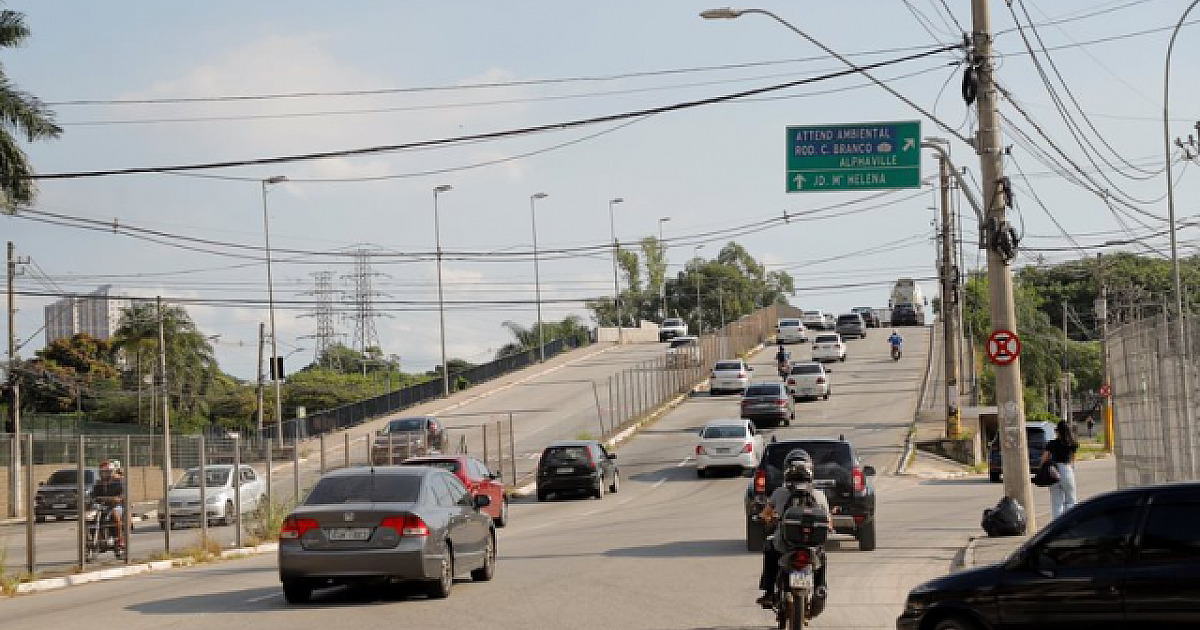 Barueri inicia reparos em viaduto próximo ao Parque Shopping