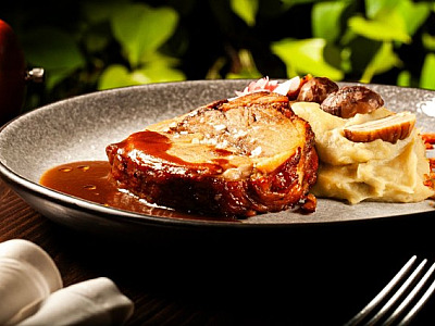 Restaurantes preparam ceia especial para jantar na véspera de Natal