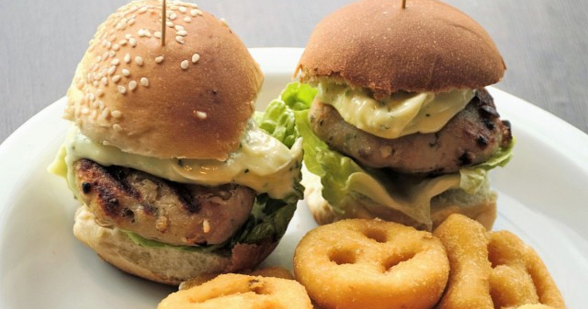Hambúrguer de Siri é destaque para a criançada nos restaurantes da Ceagesp