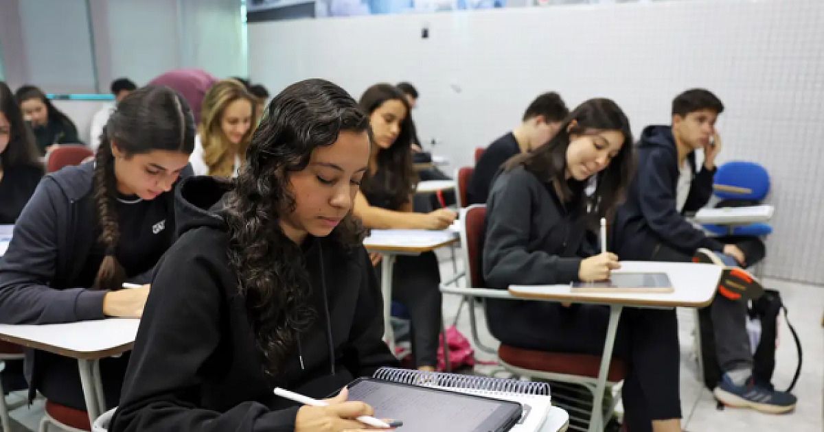 Conheça as regras para a prova de redação do Enem 2025 no domingo (9)