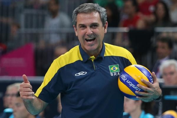 José Roberto Guimarães, técnico do São Paulo F.C/Barueri, entra para o Hall da Fama do COB