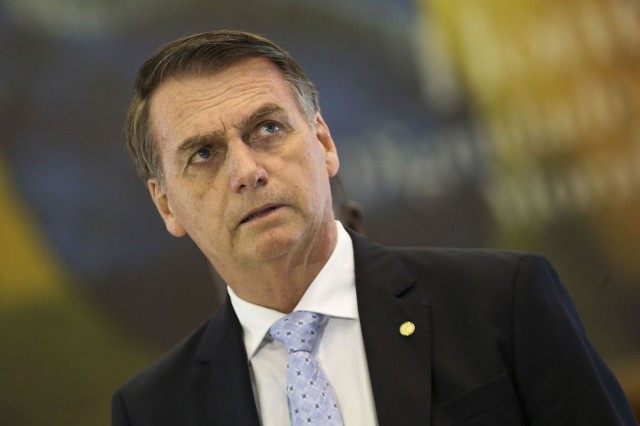 Ao contrário do clã Bolsonaro, famílias políticas da região alinham discursos