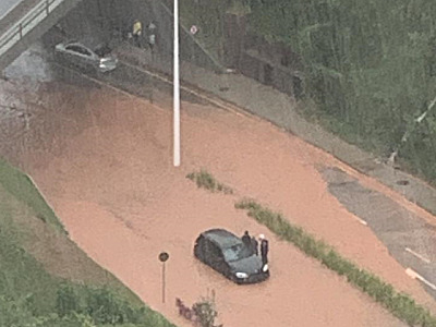 Com forte chuva, Alphaville registra alagamentos