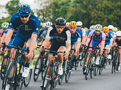 Grupo realiza treinos de ciclismo na Via Parque