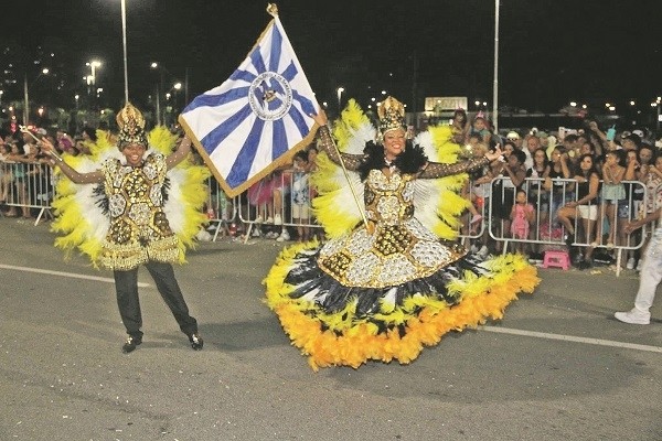 Escolas de samba desfilam em Barueri neste final de semana