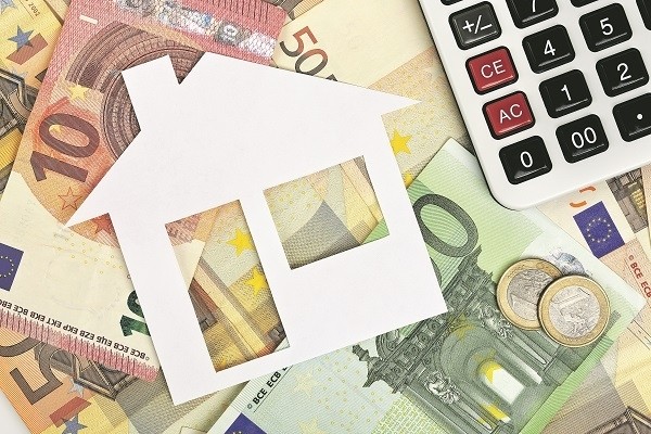 Compra de unidades no exterior e rendimentos devem constar no IR