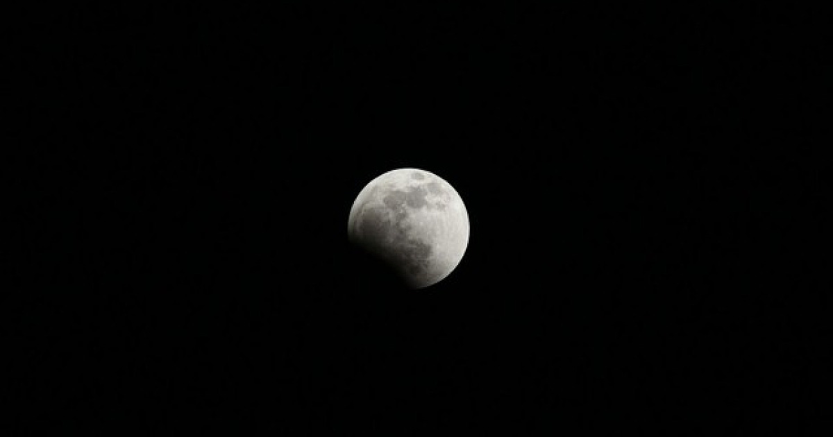 Eclipse parcial da Lua acontece nesta terça (17) e poderá ser visto em todo o país