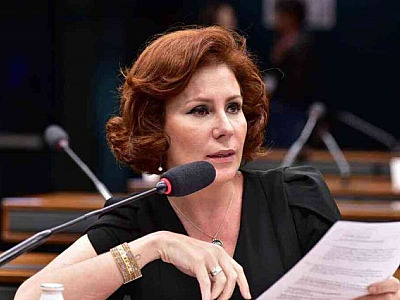 Alexandre de Moraes decreta prisão preventiva da deputada Carla Zambelli