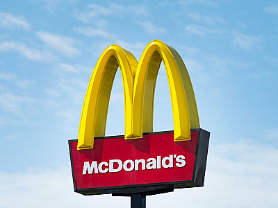 Mês das crianças: McDonald’s oferece brindes em dobro no McLanche Feliz