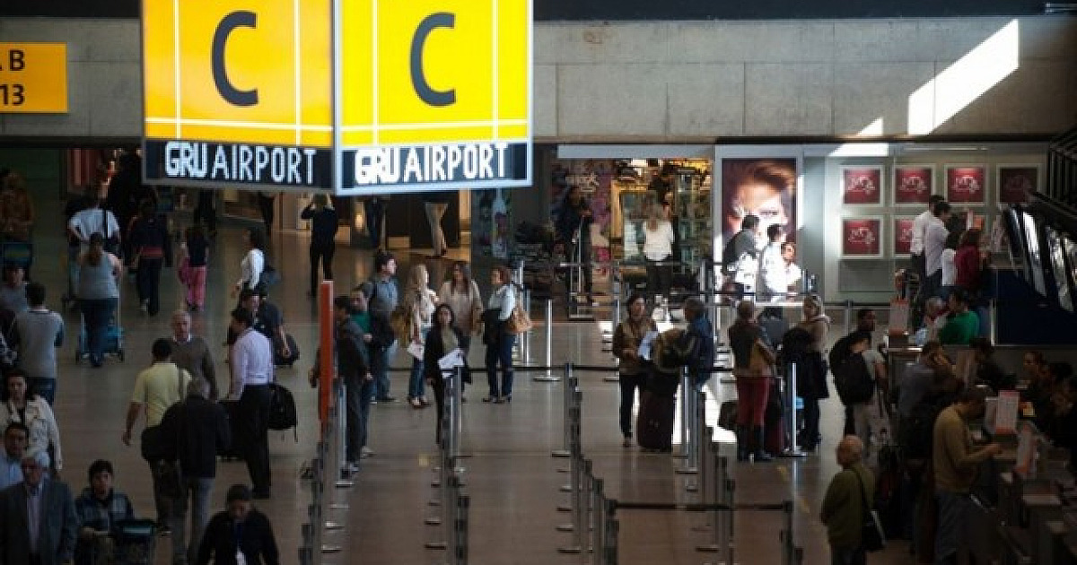 Paralisação de aeronautas causa atrasos nos aeroportos de SP