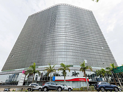Prédio fica na Avenida Alphaville