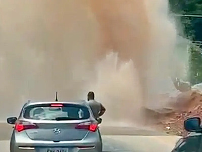 Rompimento aconteceu durante obras na Estrada Bela Vista