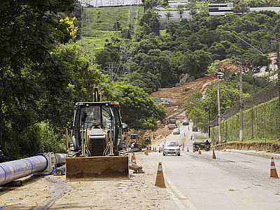 Gestão informou que a obra está atualmente na fase de terraplanagem