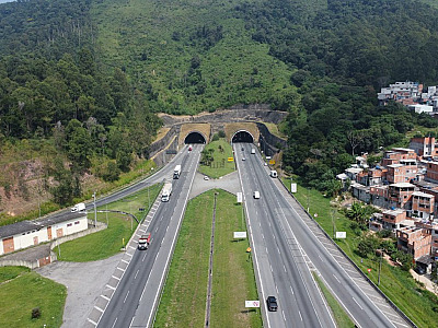 A concessionária orienta os motoristas a evitarem os horários de maior movimento