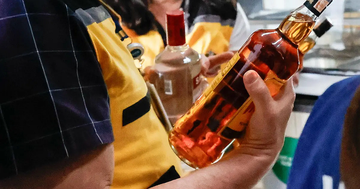 Governo de SP reforça cuidados para prevenir casos de intoxicação por metanol durante a folia