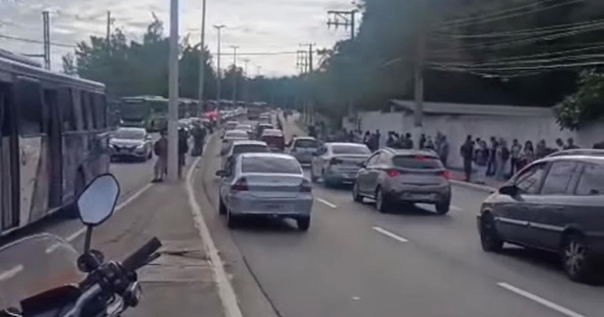 Pane em trem trava a Linha 8-Diamante e impacta o trânsito entre Barueri e Carapicuíba