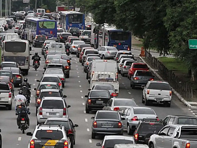 Apenas em 2025, quase 180 mil veículos novos foram emplacados na cor cinza