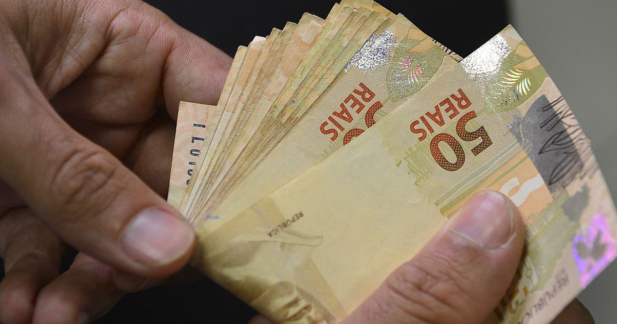 Governo envia alertas sobre imposto de renda pelo Gov.br e WhatsApp