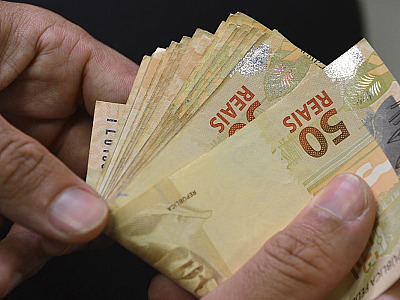 A mensagem personalizada orienta o cidadão a consultar o contracheque de fevereiro