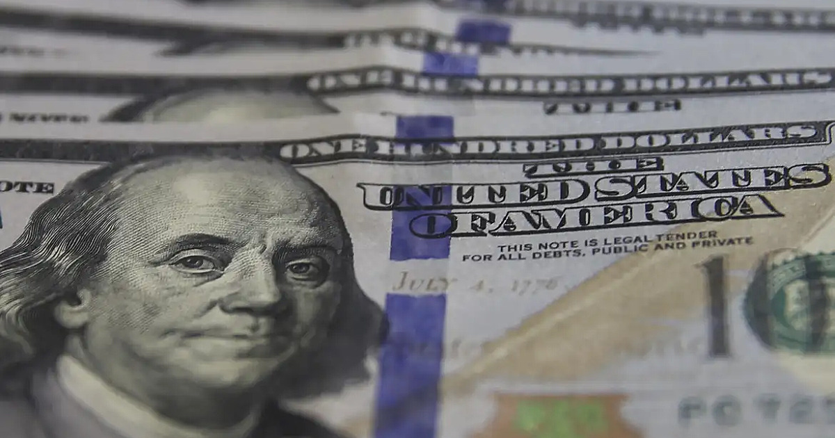 Dólar cai para o menor valor em 21 meses, e bolsa bate recorde