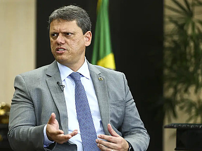 Mesmo com a variação de nomes, Tarcísio mantém vantagem sobre os concorrentes em todos os cenários analisados