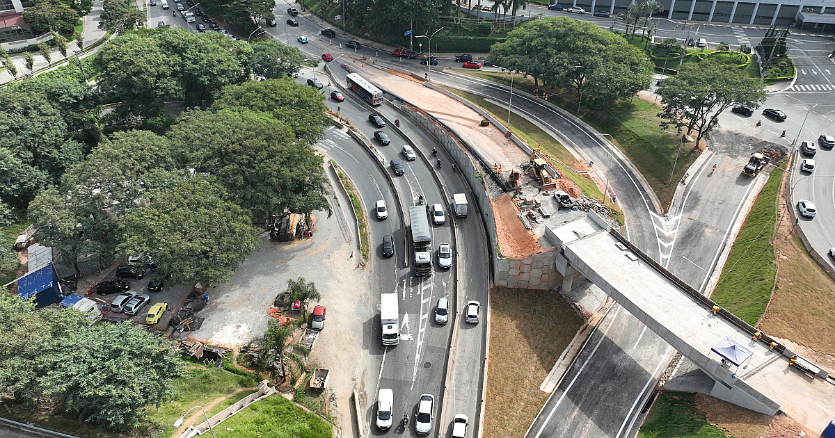 Trevo de Alphaville ganha novo desvio para acesso à Alameda Rio Negro