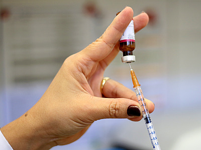 Vacina será inicialmente destinada a pessoas com condições clínicas especiais