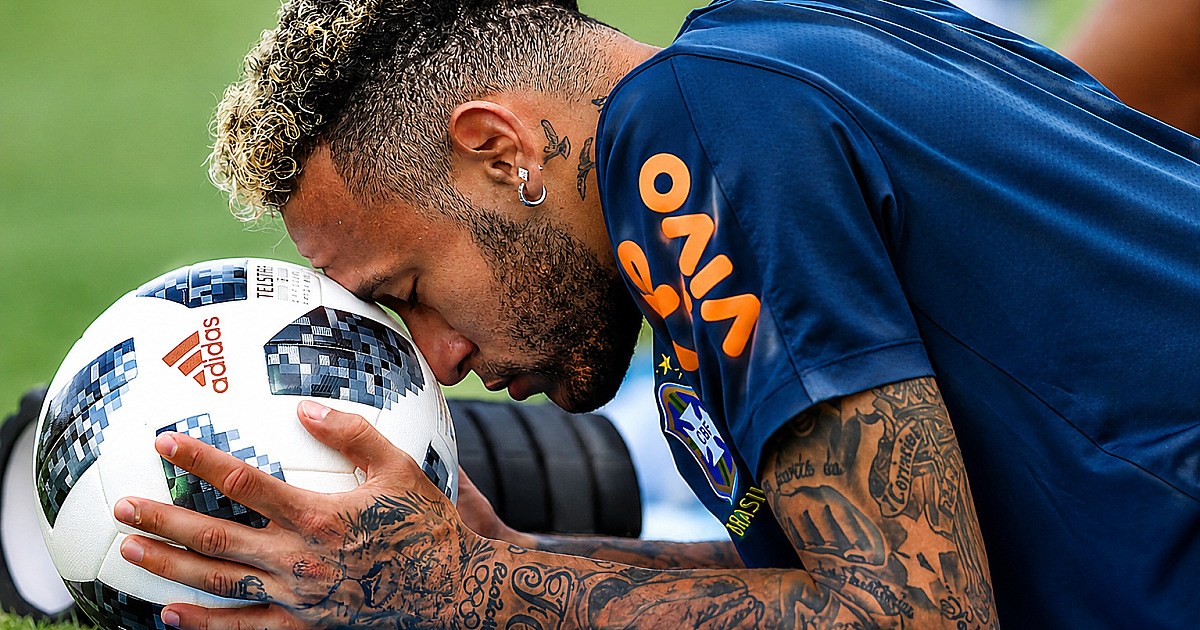 Lesão muscular pode tirar Neymar da estreia do Brasil na Copa contra Marrocos