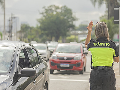 A fiscalização é feita pelos agentes e videomonitoramento