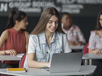 Os estudantes selecionados poderão cumprir carga horária de até 30 horas semanais