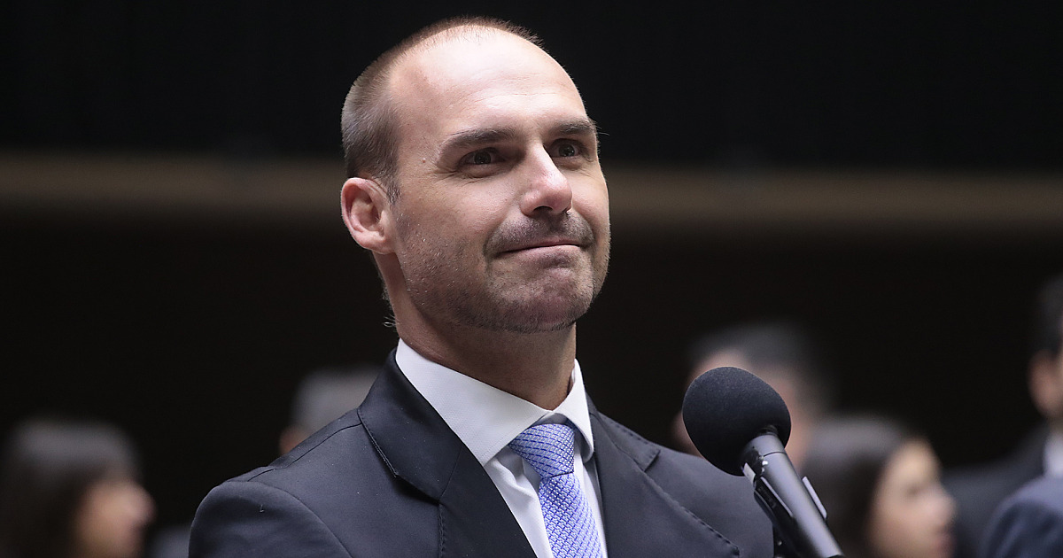 STF condena Eduardo Bolsonaro a 4 anos e 2 meses de prisão por coação no curso do processo