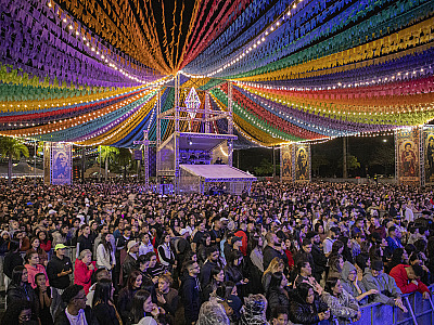 Antes do show principal com Lucy Alves, os visitantes poderão acompanhar, às 19h, a partida entre Brasil e Escócia no telão