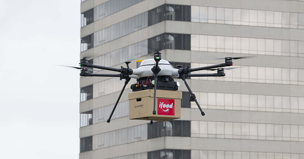 iFood inicia entregas por drone em Barueri em estreia de rota aérea sobre residenciais