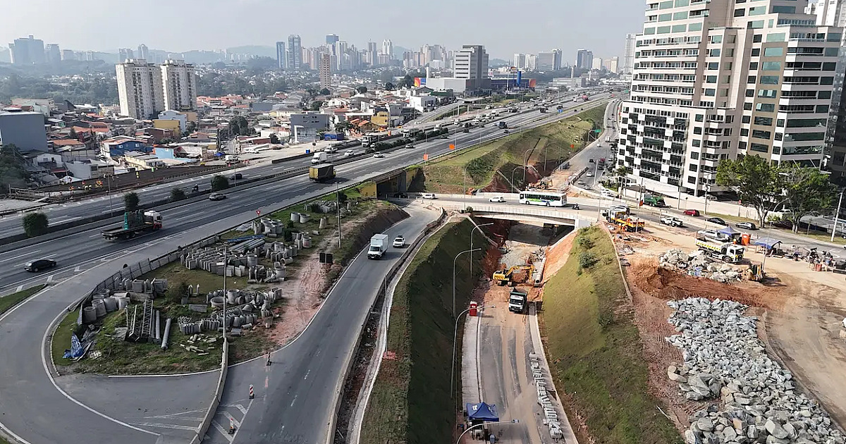 Trevo de Barueri ganha novo acesso rebaixado e terá mudanças no trânsito a partir desta noite (15)