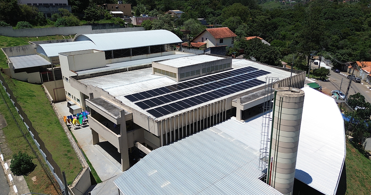 Santana de Parnaíba amplia uso de energia solar em prédios públicos e projeta economia milionária