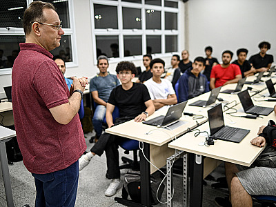 Os projetos deverão ser orientados por docentes das Fatecs com, no mínimo, título de mestre ou qualificação equivalente