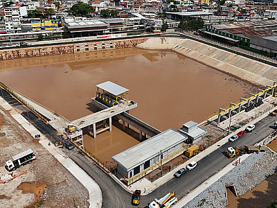 Piscinão do Jardim Silveira possui cerca de 24 mil metros quadrados de área